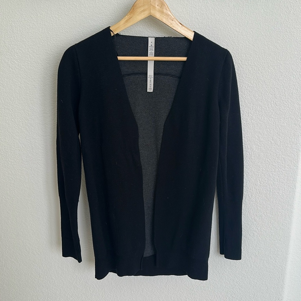 Lululemon cardigan

Slight damage - shown in picture